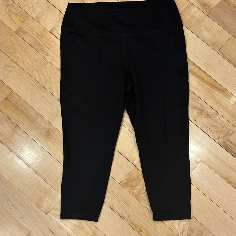 GAP Black Cropped Active Leggings